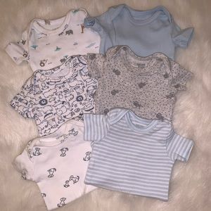 Carters newborn onesies 👶🏽